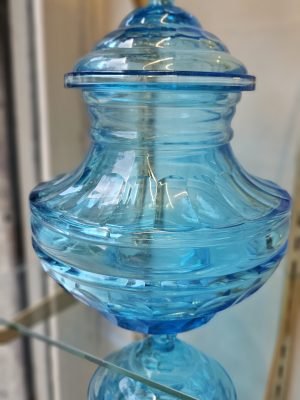 Potiche in vetro azzurro