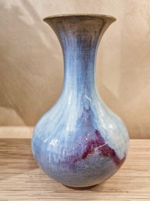 vaso cangiante cinese azzurro e viola interior design