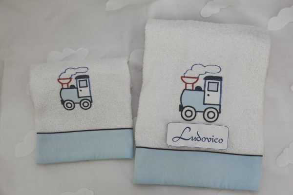 set asciugamani ricamati